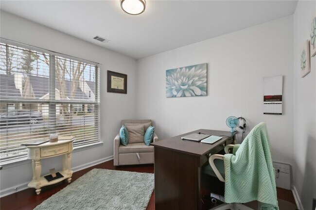 Building Photo - 1464 Gates Cir SE