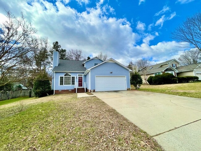 Building Photo - 3 Bed 2.5 Bath Beautiful Home Located North West Greensboro!