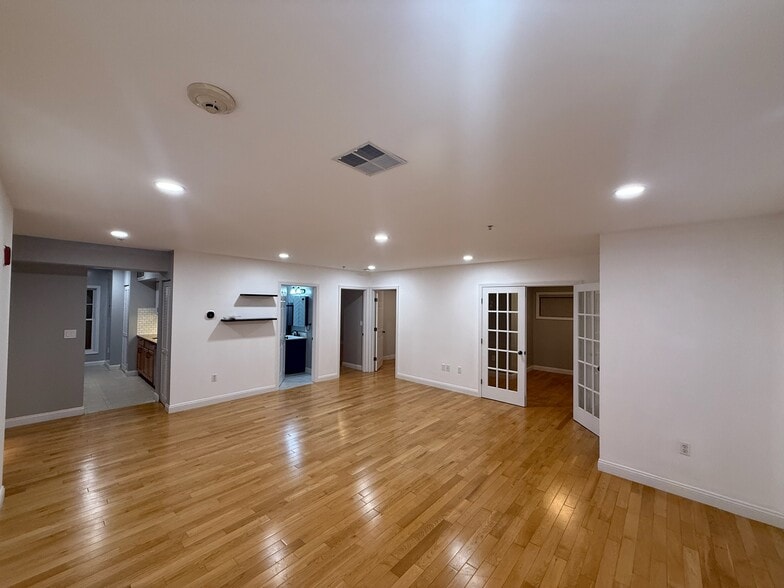 Building Photo - 99 Chestnut St