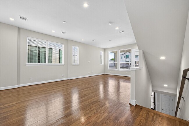 Building Photo - 2812 Grand Fountains Dr