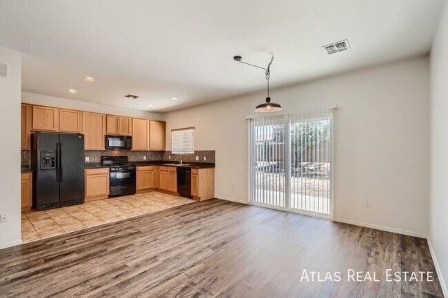 Building Photo - 8437 W Green Kingfisher Ln