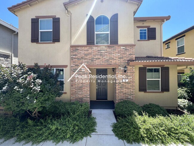 Primary Photo - Updated 4bd/3ba Roseville Home in Gated Co...