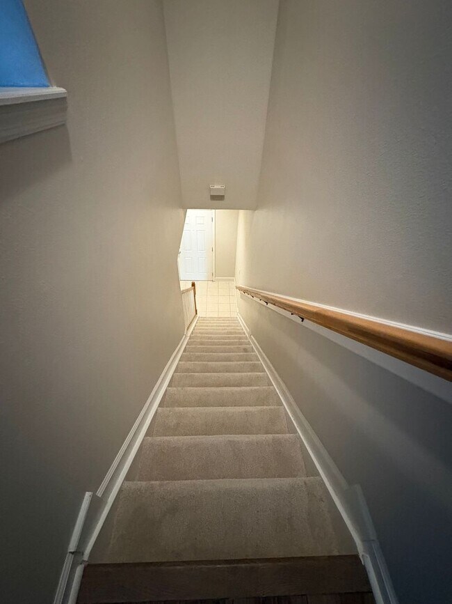 Building Photo - Cambridge at Oakleaf Townhome (3 bedrooms/2.5 baths)