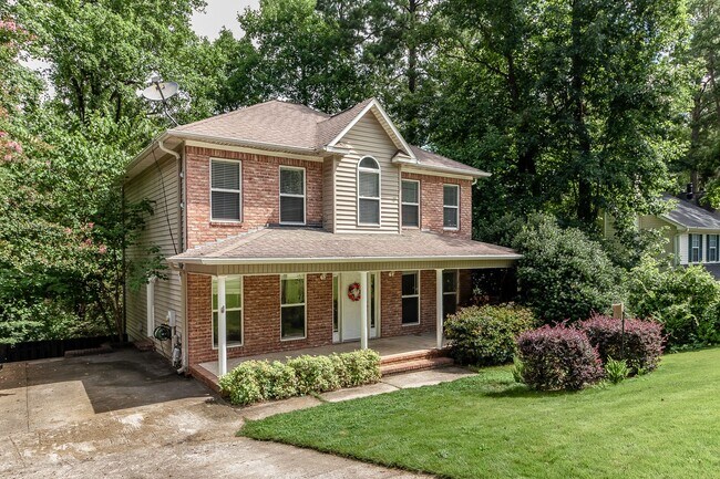Building Photo - Beautiful 3 bedroom, in-law plan, Family Home in Martinez!  Walk to school!