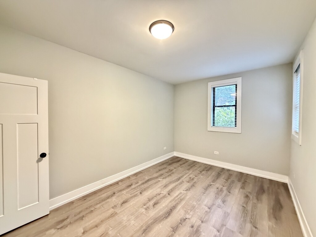 Building Photo - 913 Maple