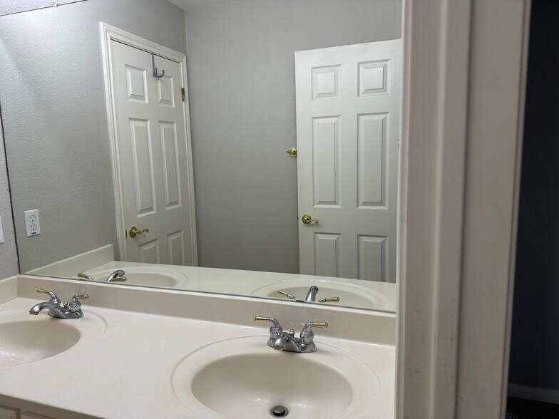 Building Photo - 10416 Canyon Vista Way