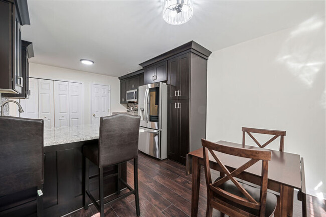 Building Photo - 2369 Charleston Pointe SE