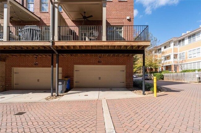 Building Photo - 821 Virginia Park Cir NE