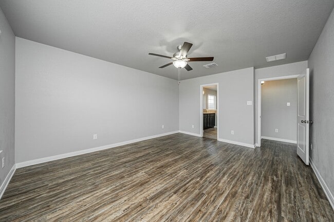 Building Photo - 8227 Bluefield Dr
