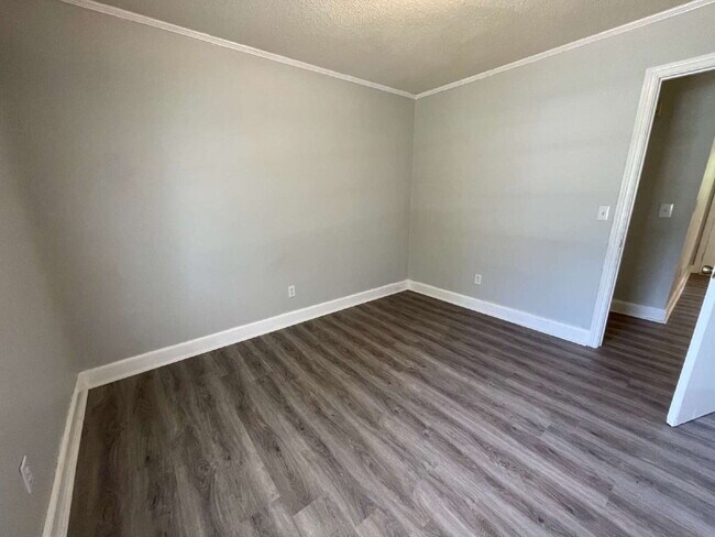 Building Photo - ADORABLE BRICK RANCH IN LAGRANGE *3 BR, 1 BA* NEWLY RENOVATED