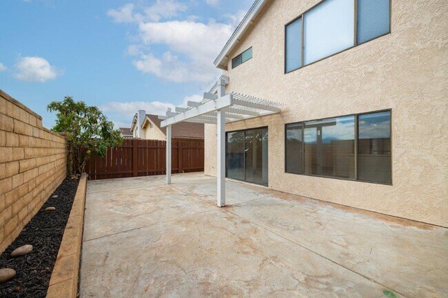 Building Photo - 2369 Ravenwood Dr