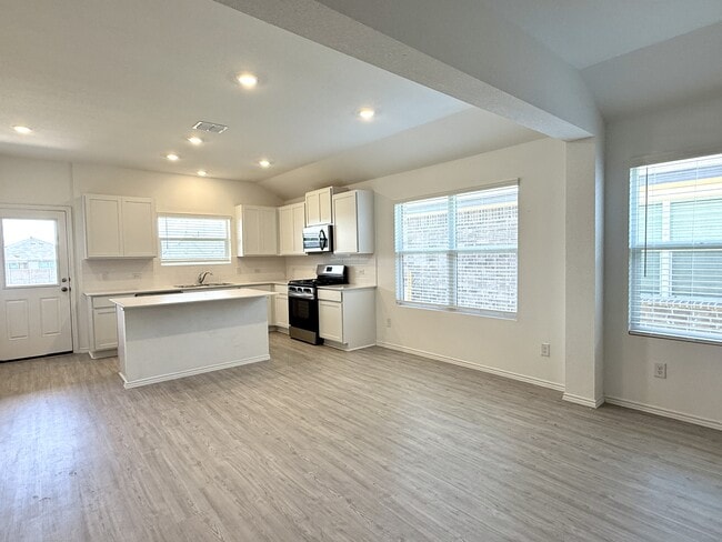 Building Photo - 273 Sormonne Lp