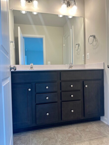 Building Photo - 349 Willowshire Ct