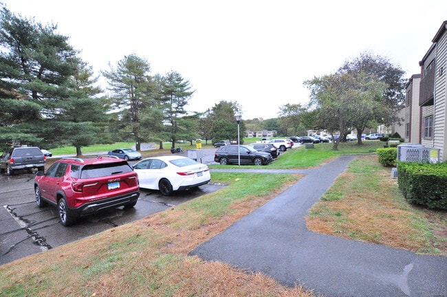 Building Photo - 710 Twin Circle Dr