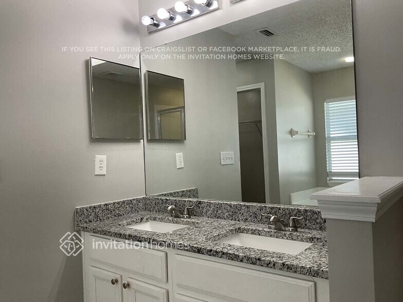 Building Photo - 921 Mineral Creek Dr