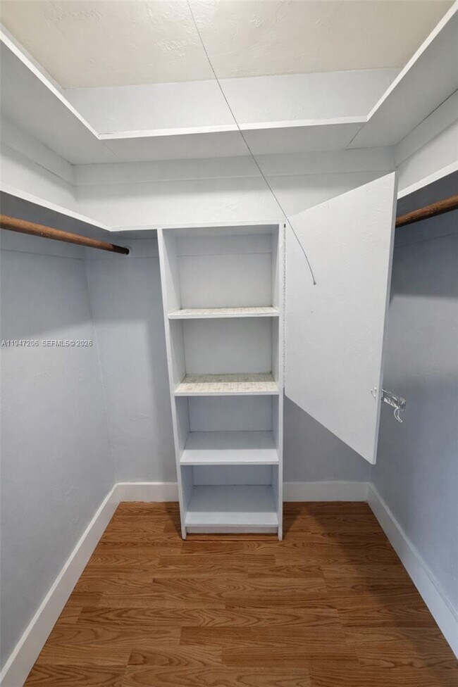 Building Photo - 1733 Mayo St