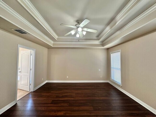 Building Photo - Spacious Flint Home on a Corner Lot with Stunning Primary Suite