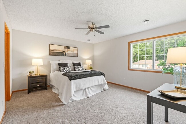 Building Photo - 3bd, 2ba town home in NEW HOPE, avail NOW