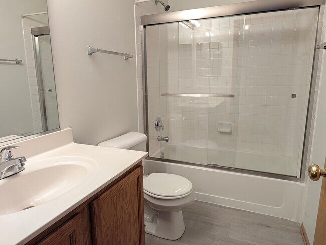 Building Photo - 2542 Golf Ridge Cir