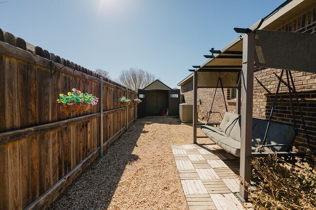 Building Photo - 3906 Oporto St