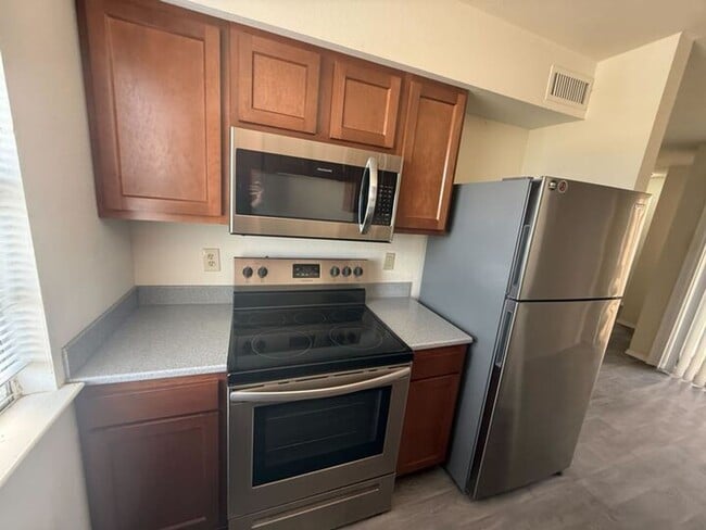 Building Photo - 4601 Carlisle Blvd NE