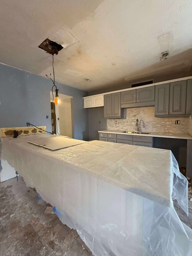 Building Photo - 16210 Lazy Ridge Rd