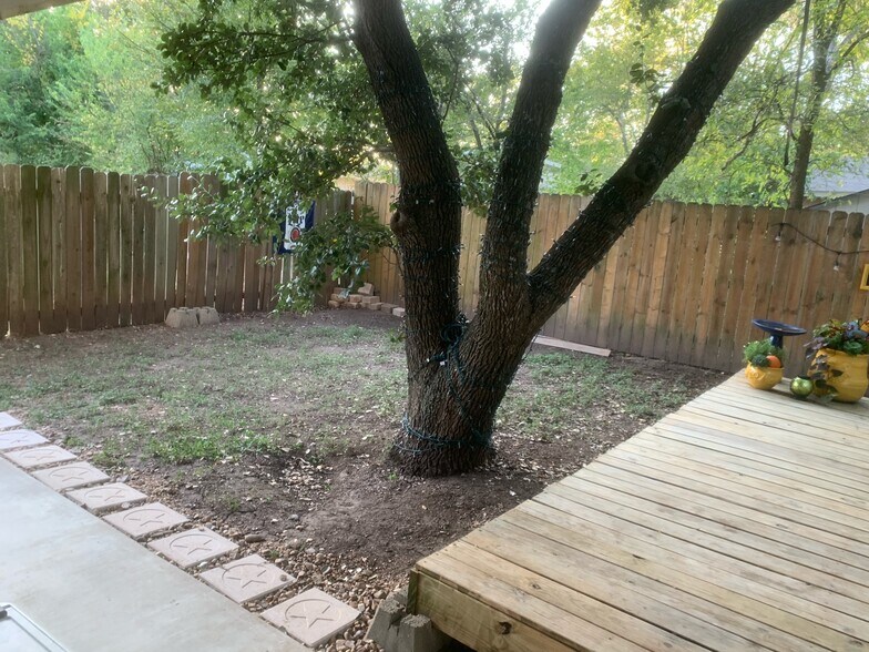 Building Photo - 203 Sterling St