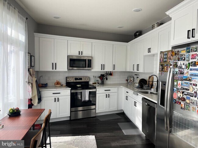 Building Photo - 4001 Ridge Ave