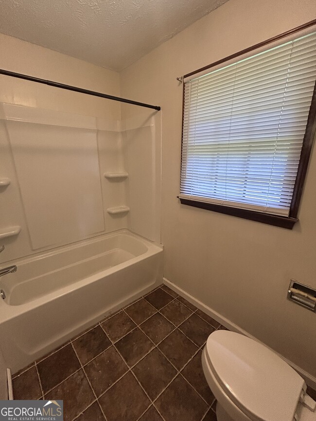 Building Photo - 415 Lexington Heights