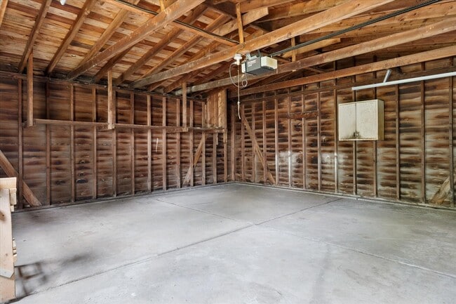 Building Photo - 29484 Spring Hill Dr