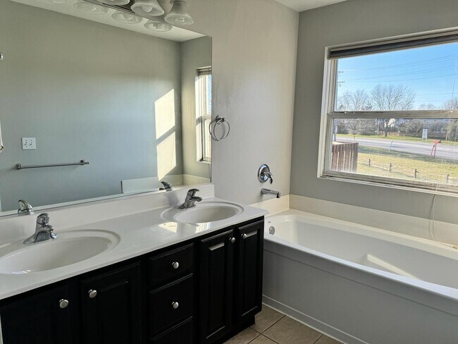 Building Photo - 3292 Bromley Ln