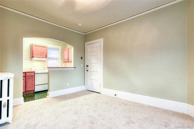 Building Photo - 25 Maple Ave