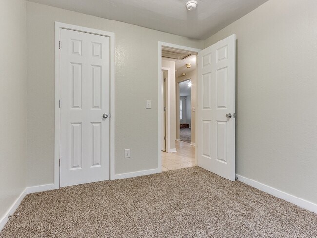 Building Photo - Super clean and updated!