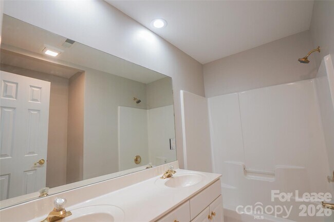 Building Photo - 3552 Weddington Oaks Dr