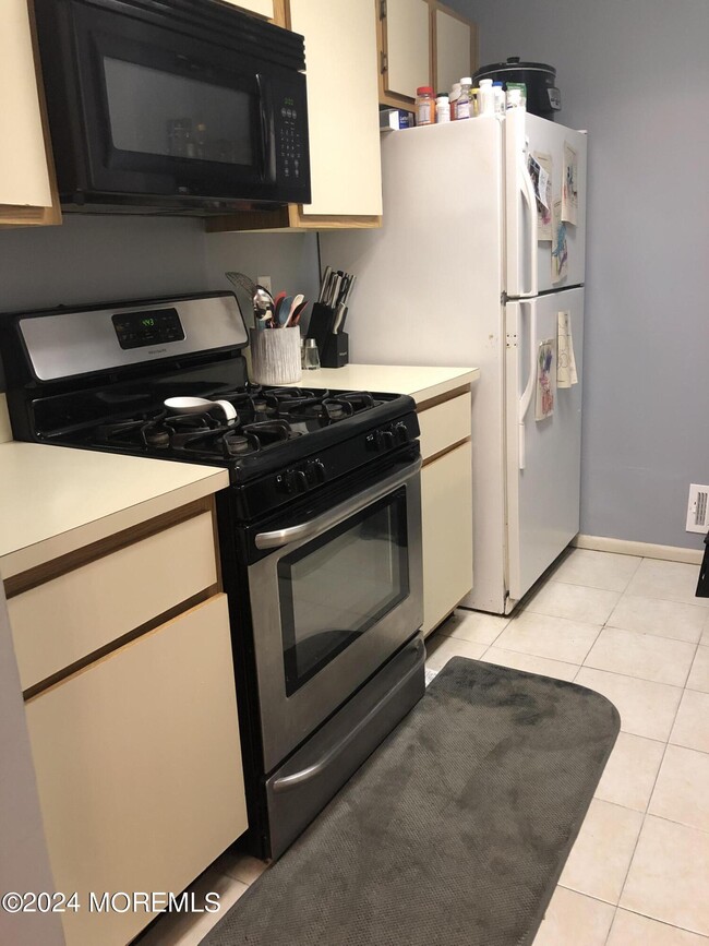 Building Photo - 106 Daffodil Dr