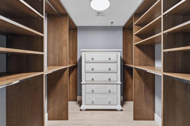 Building Photo - 372 Golfview Rd