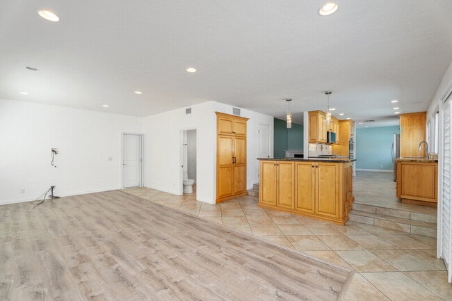 Building Photo - 8591 Naples Dr