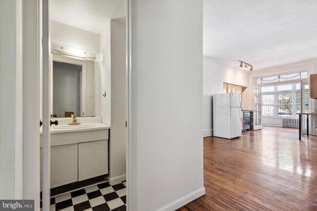 Building Photo - 259 S 46th St