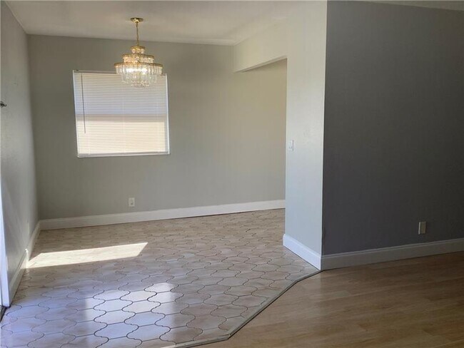 Building Photo - 189 Saxony Trail