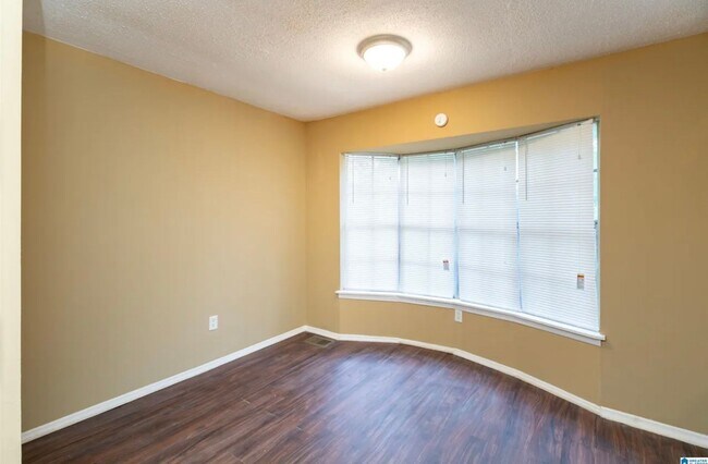 Building Photo - 4/2 Adamsville Home