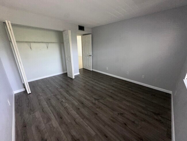 Building Photo - 905 Southridge Rd