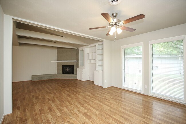 Building Photo - 30115 Misty Meadow Dr