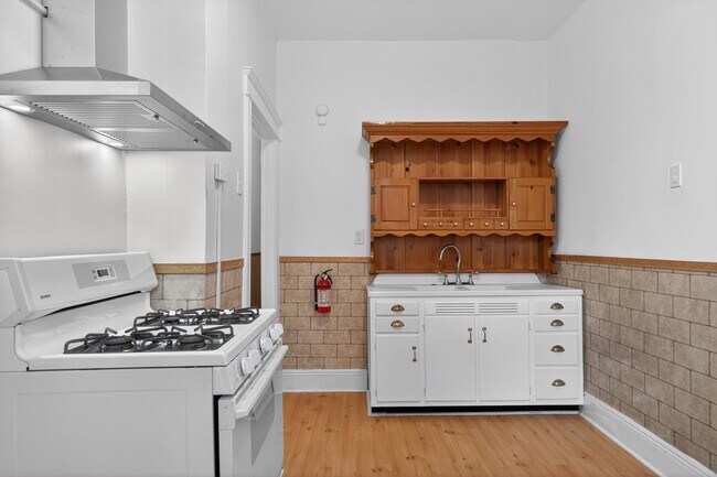 Building Photo - 42 Duer Pl