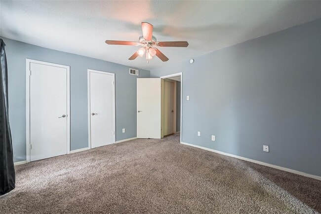 Building Photo - 17331 Red Oak Dr