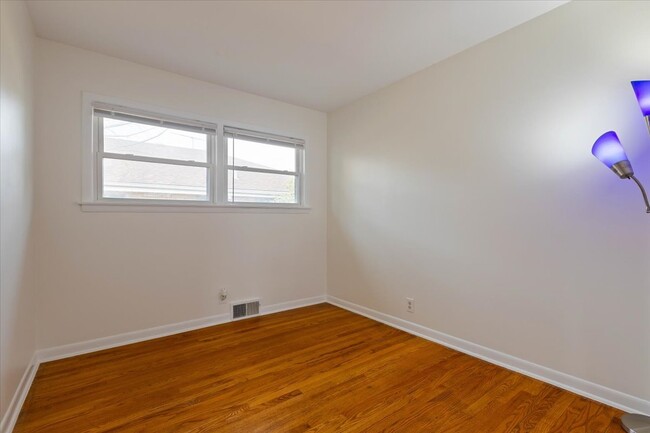 Building Photo - 4538 Dempster St