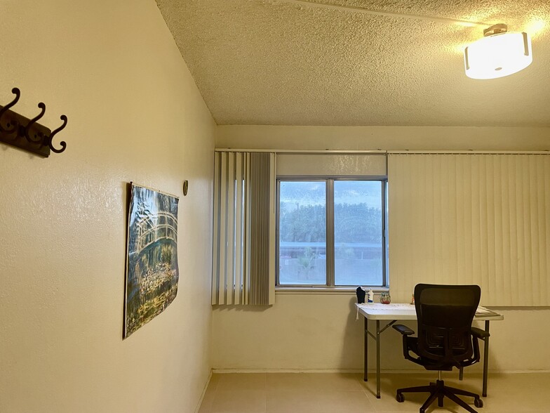 Building Photo - 351 E Thomas Rd