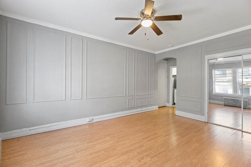 Building Photo - 428 W Wellington Ave