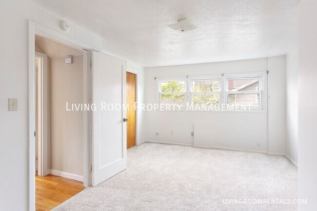 Building Photo - 3231 NE Alberta St