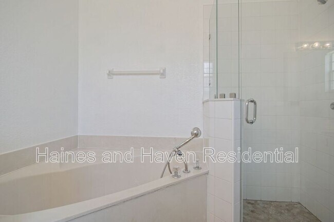 Building Photo - 12201 Indian Creek Dr