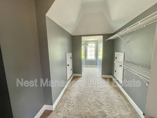 Building Photo - 4033 Hunting Path Dr